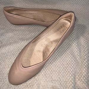 NWOT Naturalizer Nude Ballet Flat